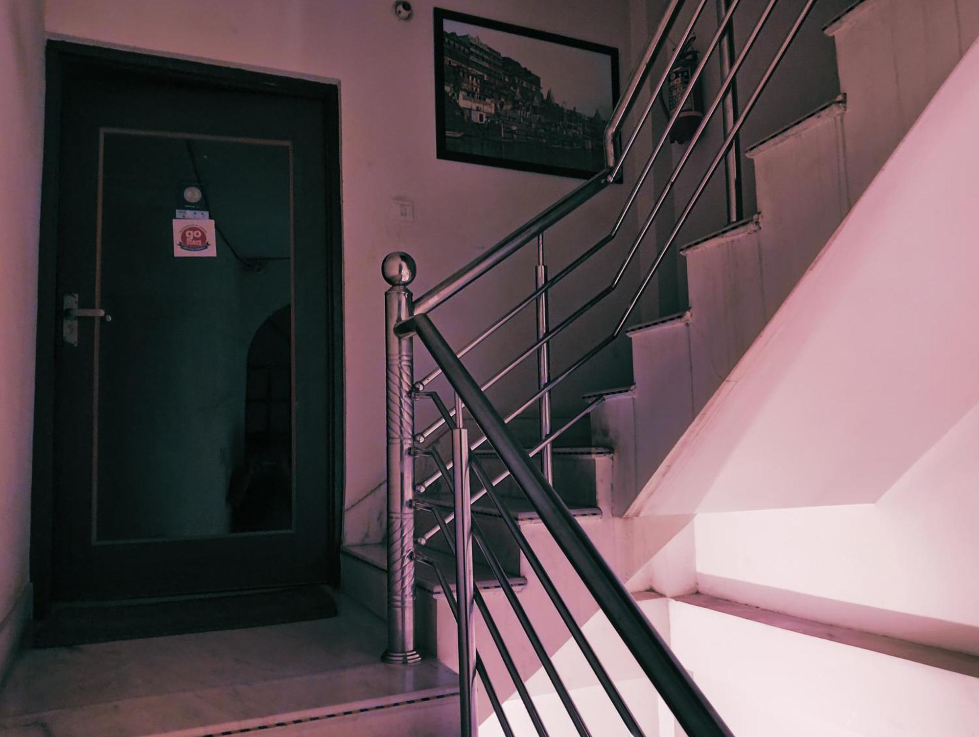 Goroomgo Varuna - Customer Service Experience Hotel