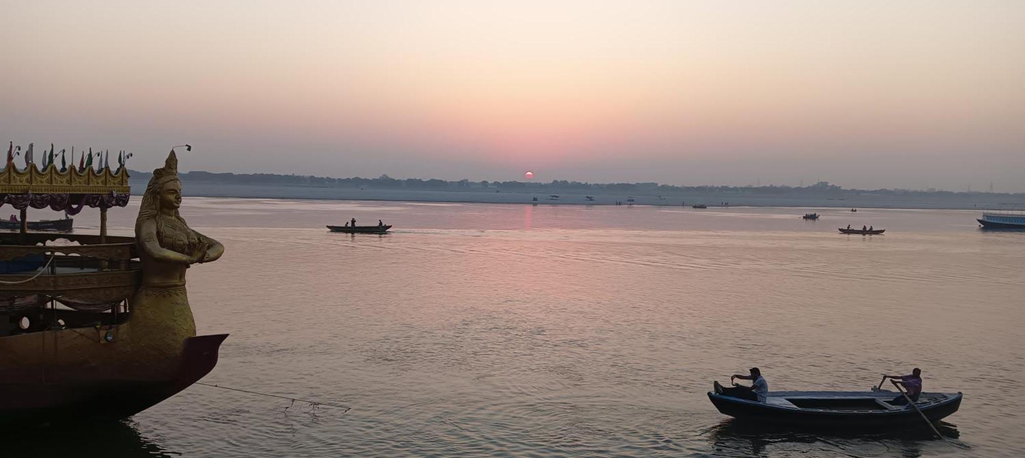 Goroomgo Varuna - Customer Service Experience 3* Varanasi